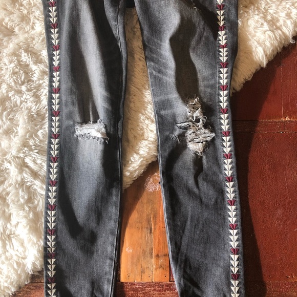 Driftwood | Marilyn Embroidered Skinny Jeans - Picture 6 of 8